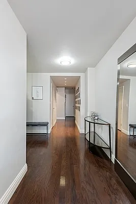 Sold by Sloane Square | media 5