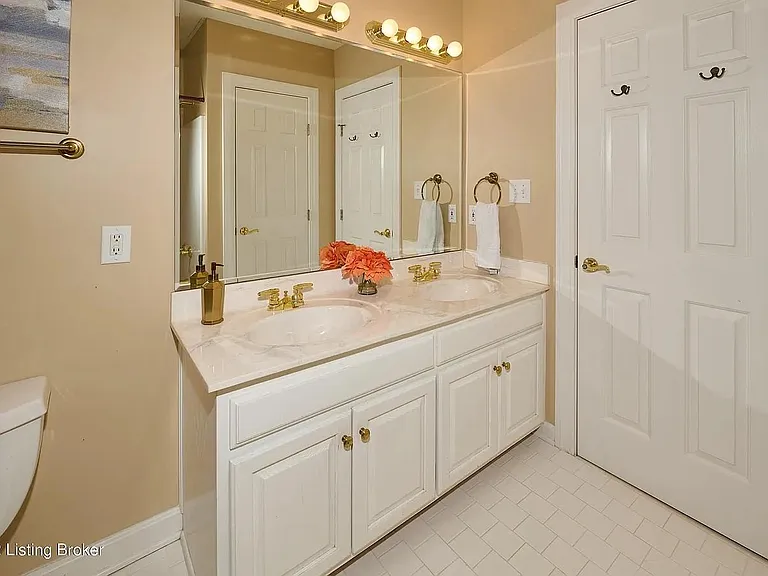 8419 Running Spring Dr — Photo 17