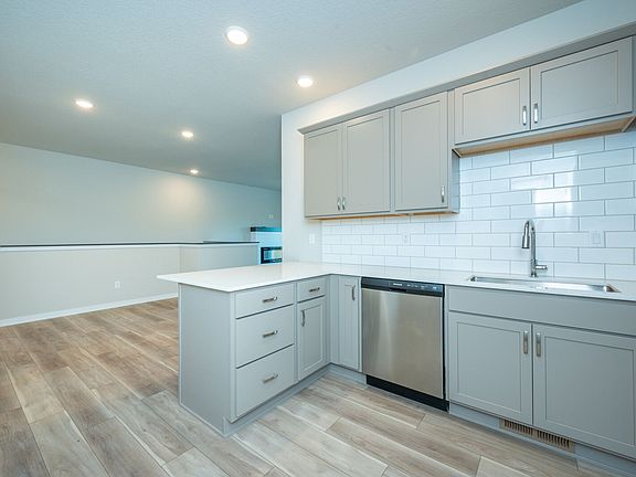 4th image of 355 Northern Trace Way