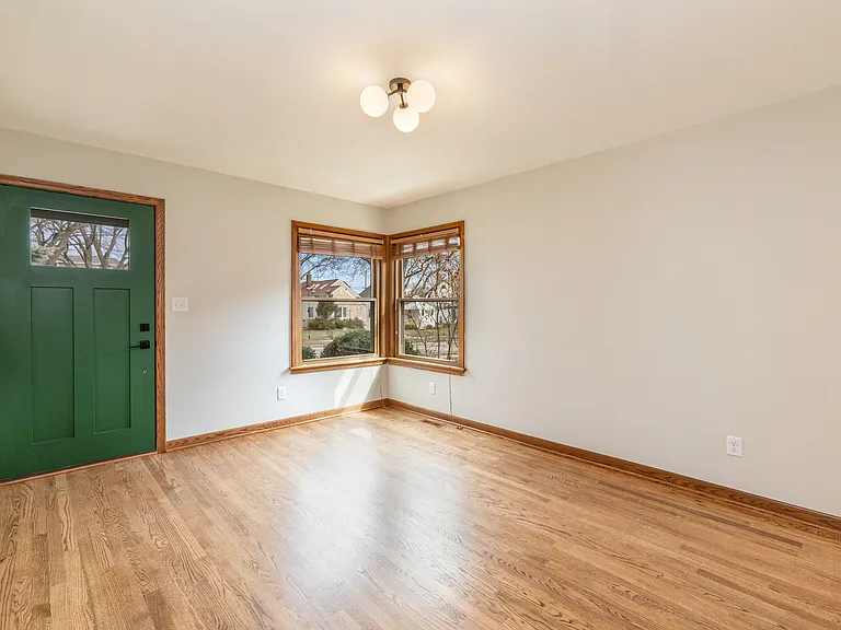 7639 W Lorraine Pl — Photo 2