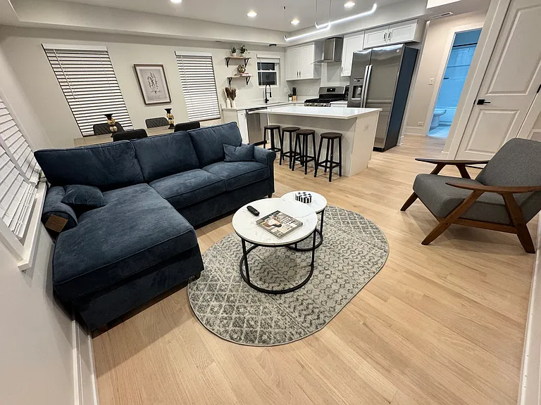 4000 Forest Ave #3 — Photo 2