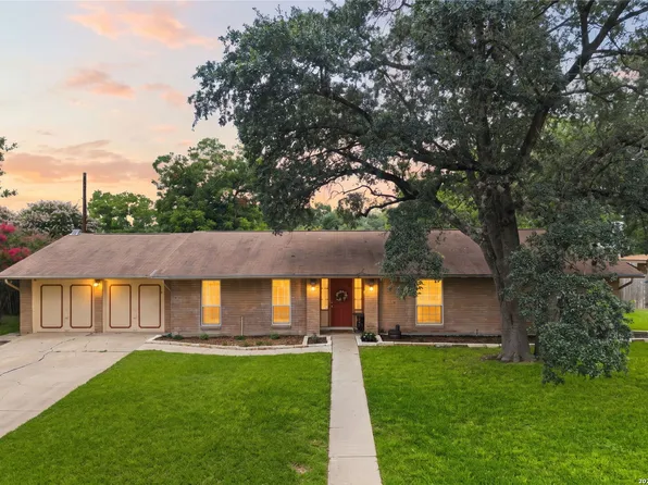 421 Windcrest Dr., Windcrest, TX 78239