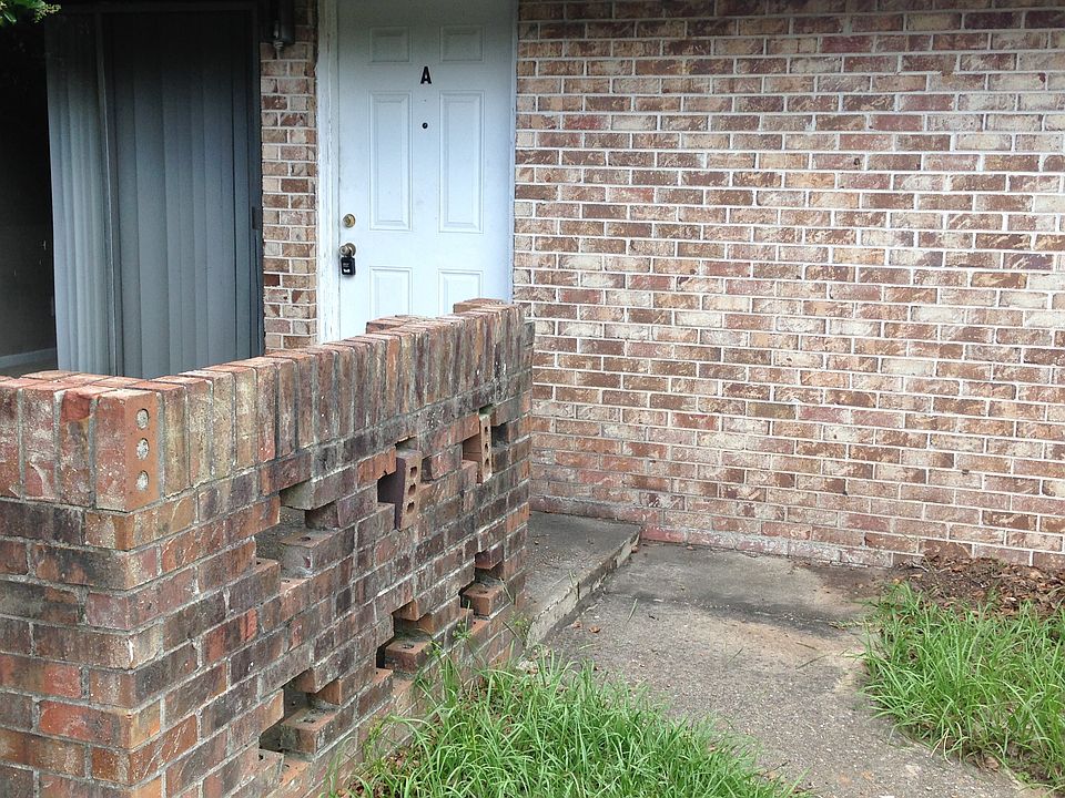 1st image of 2304 Hartsfield Ct #A