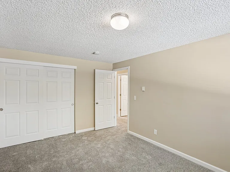 Cornell Manor Apartments — Photo 32