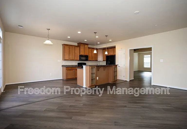 7408 Brunson Cir — Photo 16