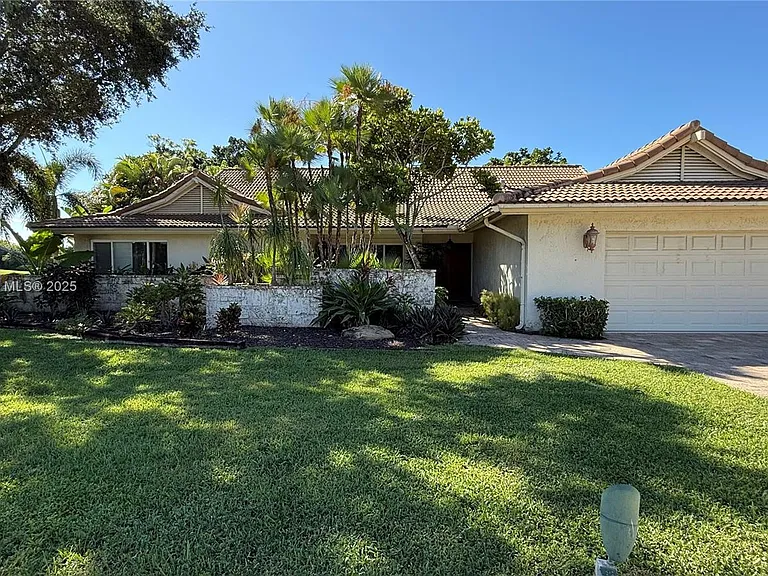 10134 Boca Woods Ln — Photo 12
