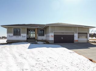 16788 Prairie Ct, Clive, IA 50325