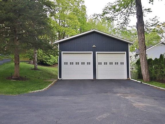 3rd image of 19 Fenwood Dr