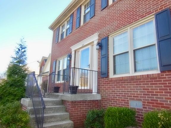 2nd image of 814 Spyglass Ln