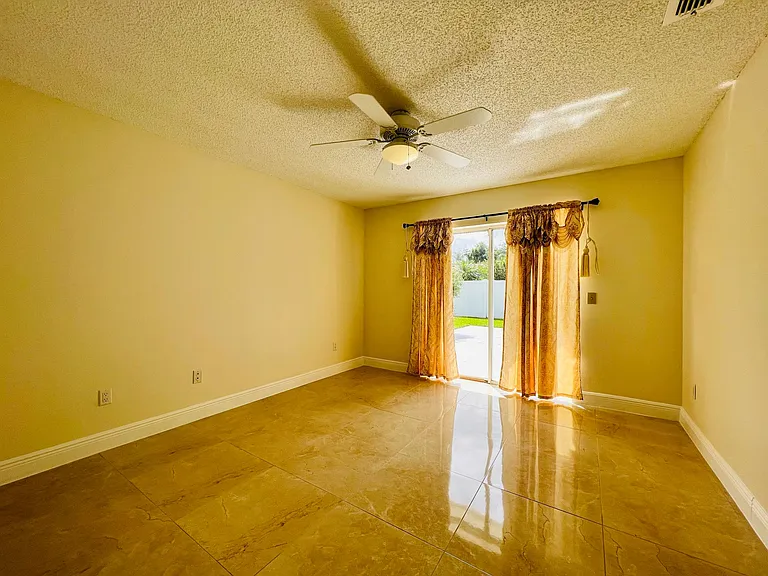 3909 Yellow Finch Ln — Photo 17