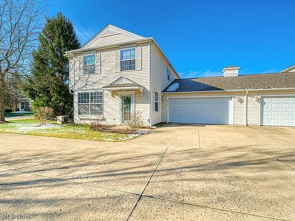 3rd image of 26146 Hawthorne Ct #3C