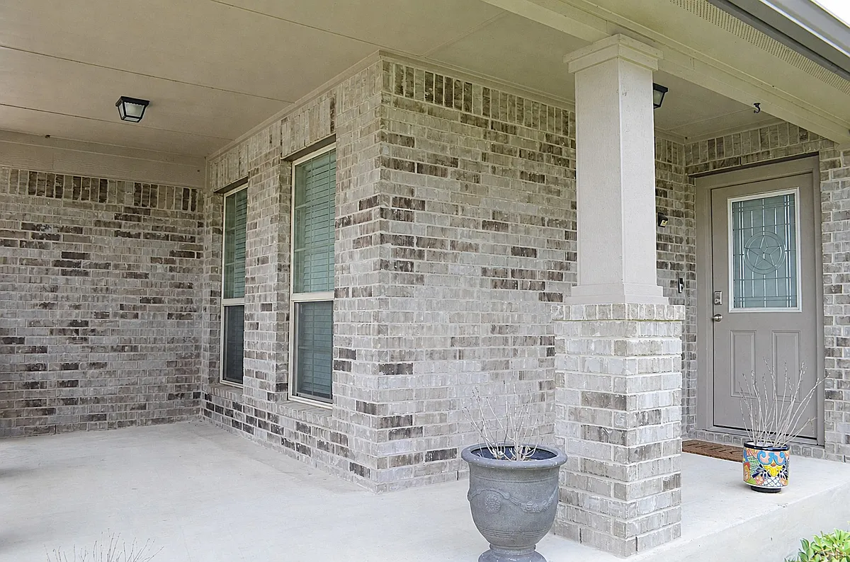 Building Photo - 120 Viva