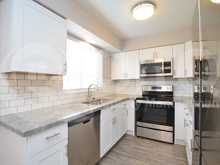 785 N Arrowhead Dr #2 — Photo 6