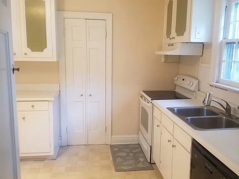 1220U Daniel Ave #UPSTAIRS — Photo 9