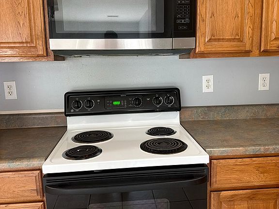 4th image of 121 W Ashland Ave
