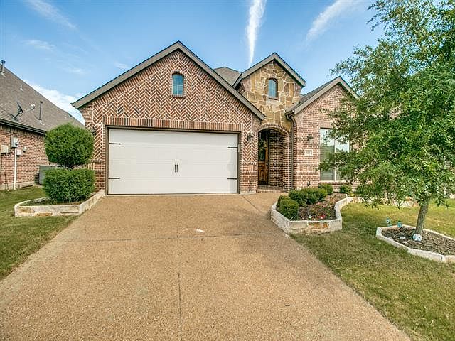 1st image of 411 Fairway Bluff Dr