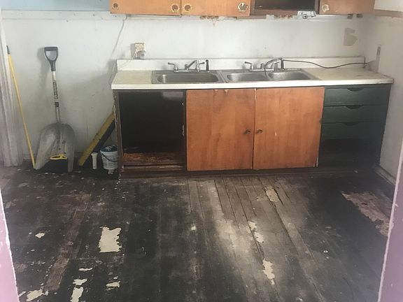 4th image of 706 N Brookfield St