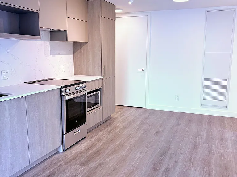 100 Queen St E #3310 — Photo 8