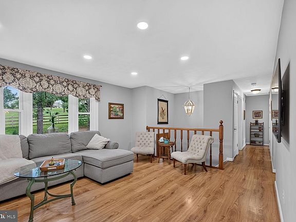 5th image of 1371 Wesley Rd