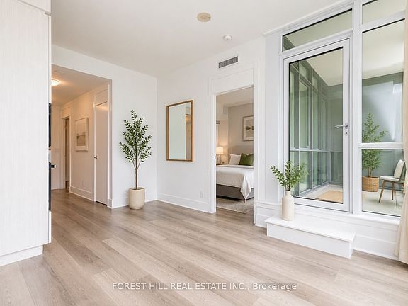 4th image of 32 Davenport Rd #306