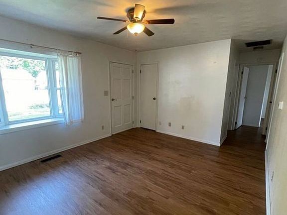 3rd image of 3240 Pipers Glen Dr