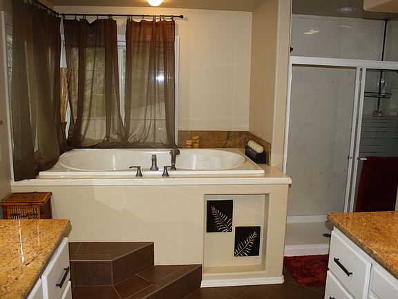 4th image of 219 Kranichwood Ct