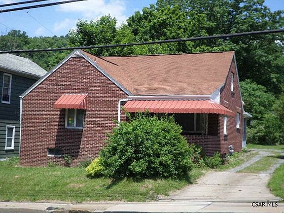 4th image of 1073 Bedford St