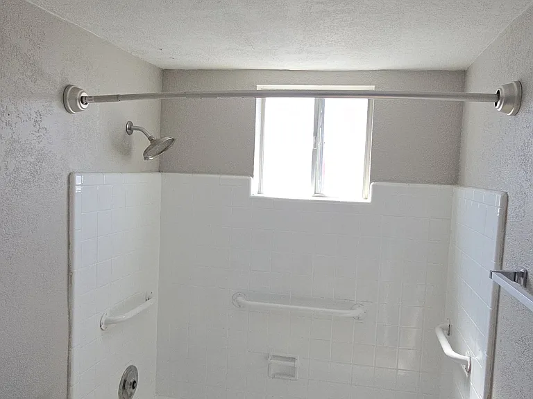 7146 N 57th Ave — Photo 11