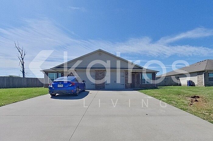 1st image of 4009 E Thomas St #B