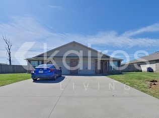 4009 E Thomas St #B, Siloam Springs, AR 72761