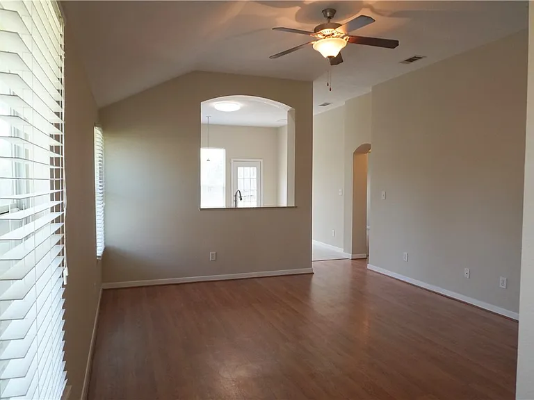 1810 Stephanie St — Photo 2
