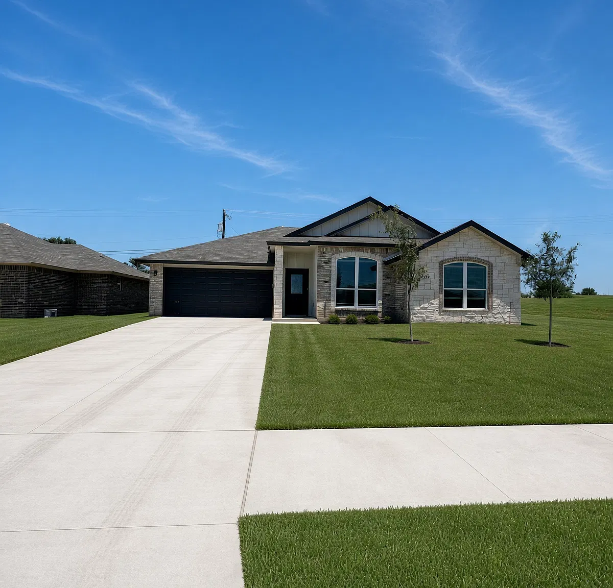 4 bed, $1,950 — Photo 1