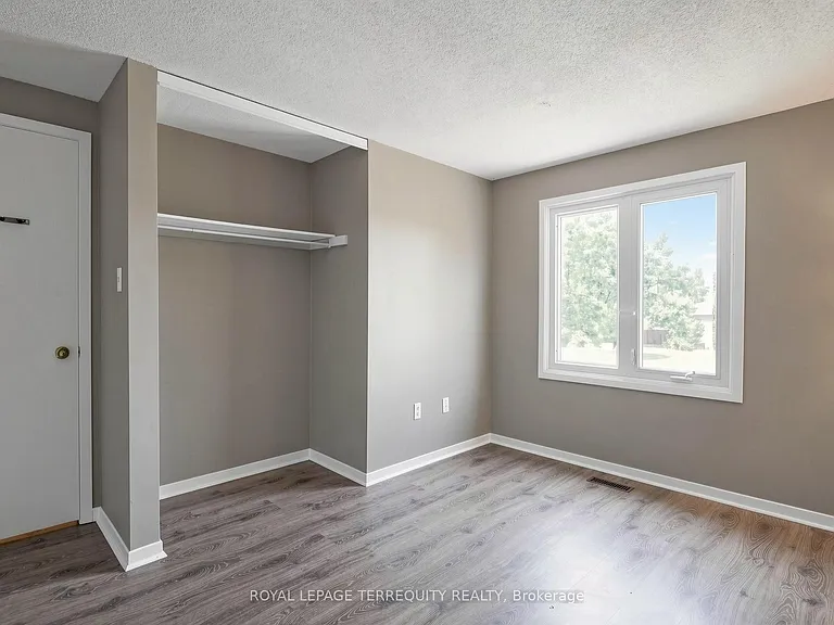 7 Yorkville Ct — Photo 32