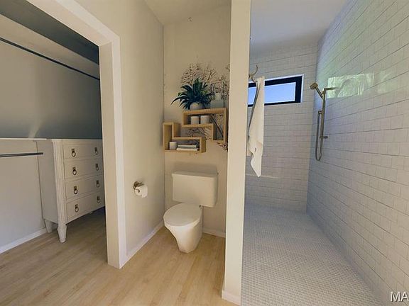 3rd image of 3905 Park Ln