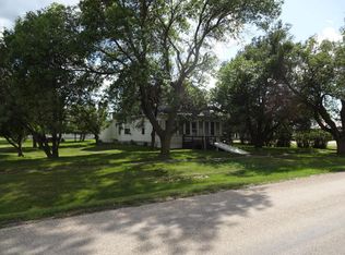 425 5th St SW, Conde, SD 57434