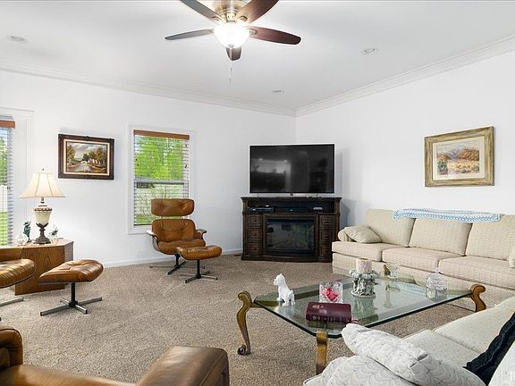 3rd image of 1506 Willowbrook Dr