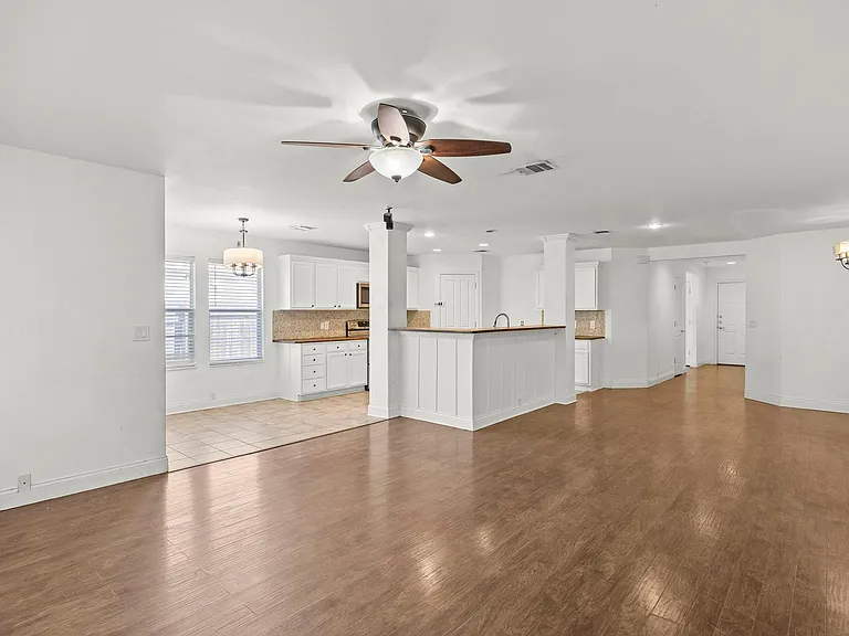 789 Kingfisher Ln — Photo 2