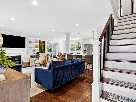 3rd image of 7 Merillon Avenue