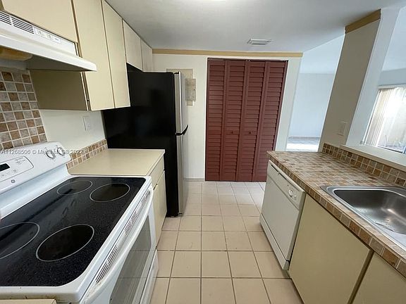 5th image of 370 NW 85th Ct #1804