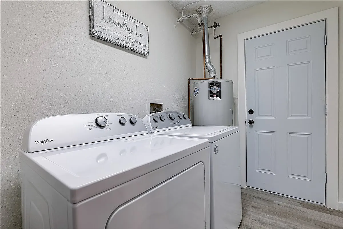 2 bed, 980 sqft, $1,950 — Photo 2