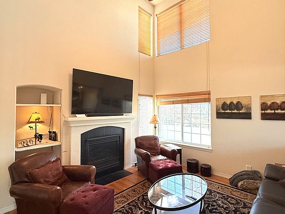5th image of 15842 Crestrock Cir