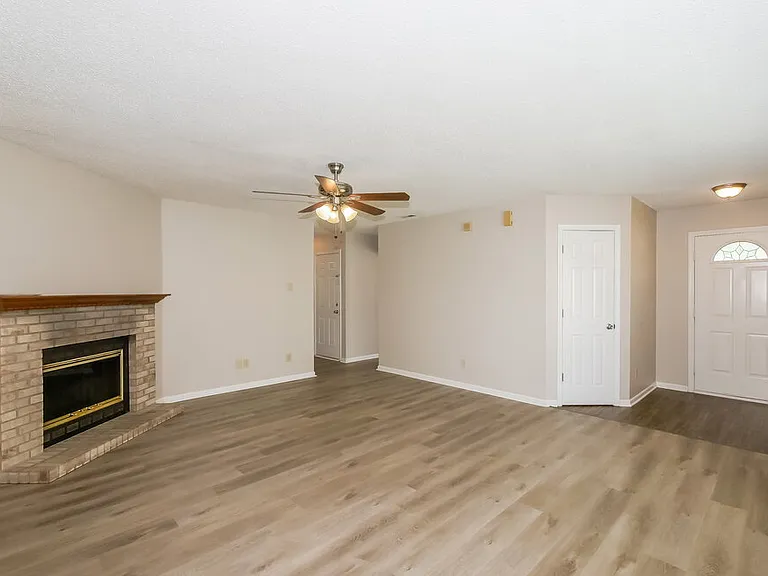 2282 Shadowbrook Dr — Photo 6