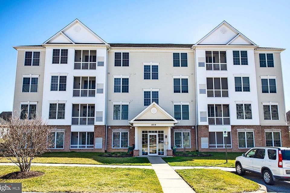 1st image of 1818 Selvin Dr Unit 302