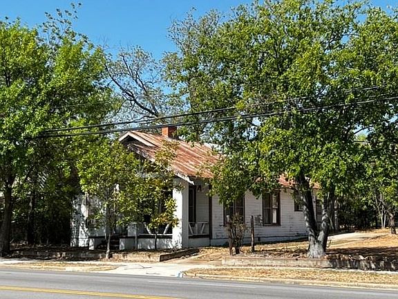 4th image of 1109 Ford St