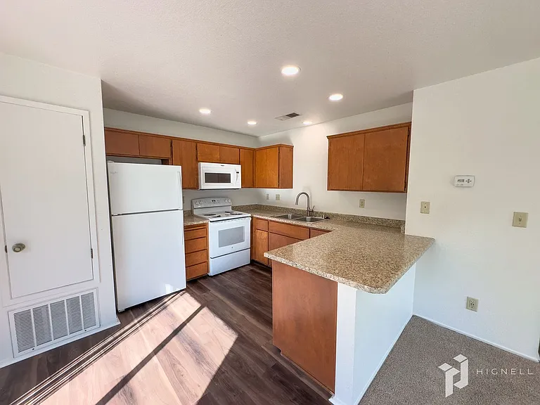 Amanda Place Apartments — Photo 35