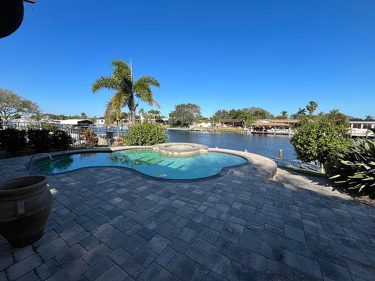 415 Aruba Ct — Photo 2