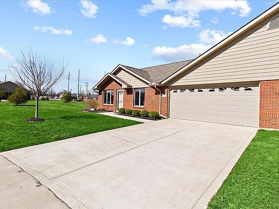 2nd image of 890 Autumn Chase Ln