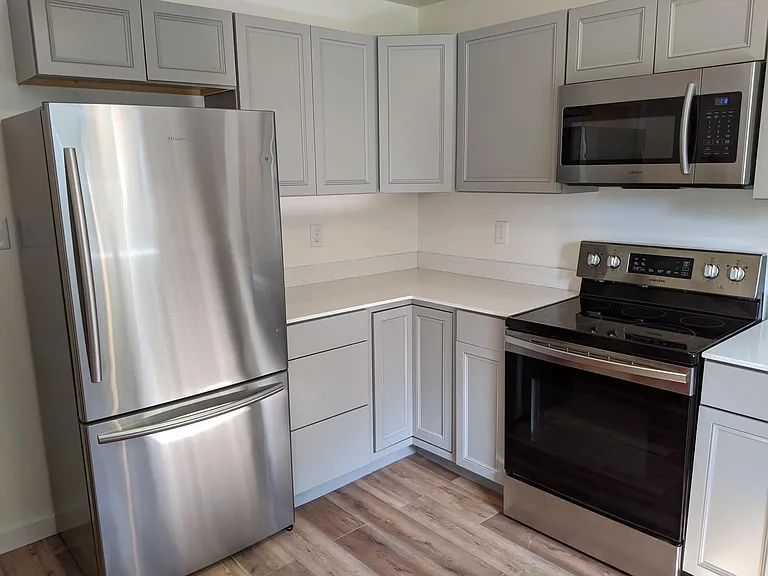 900 Gertrude Ave — Photo 2