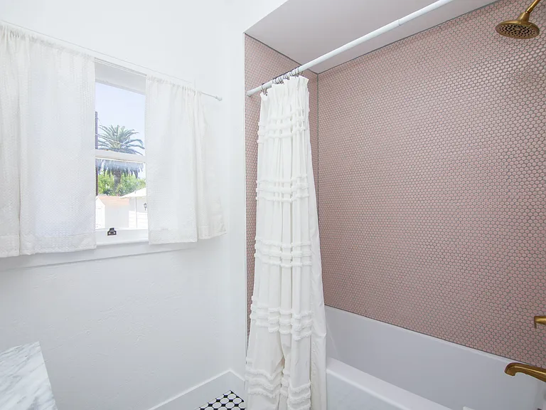 117 W Glenrosa Ave — Photo 6