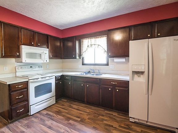 3rd image of 125 Glenbrook Dr